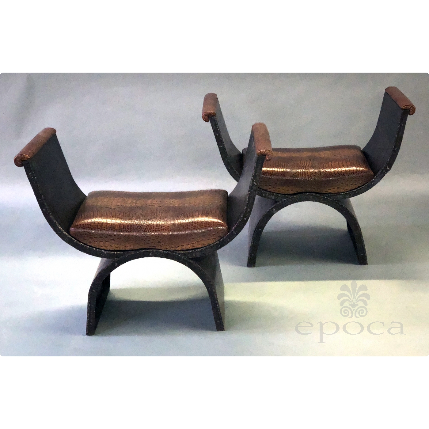 Modern curule online chair